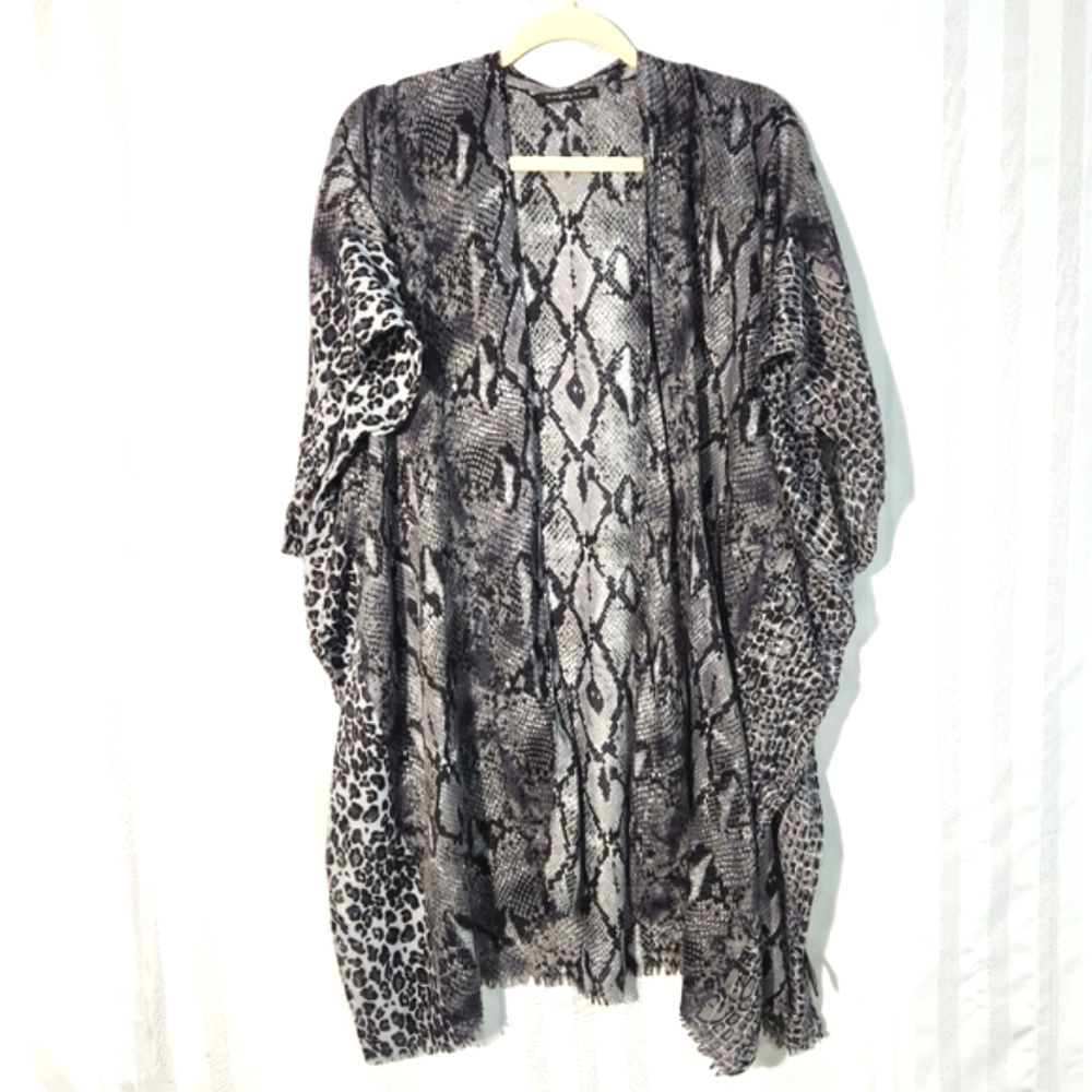 DO EVERYTHING IN LOVE  ANIMAL PRINT KIMONO, ONE SIZE